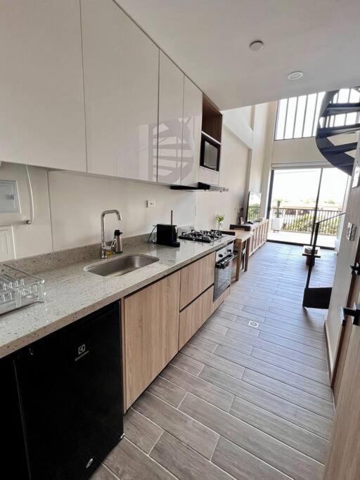 Rooftop & Pool! Beautiful Loft In Center *